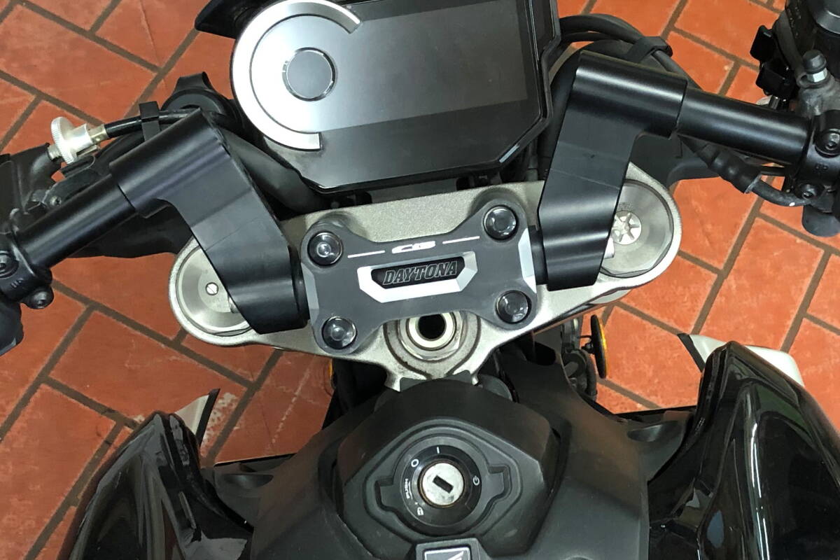 CB1000R Black Edition SC80 アッパホルダー(53131-MKJ-E60 CB1000R Black Edition SC80 アッパホルダー(53131-MKJ-E60