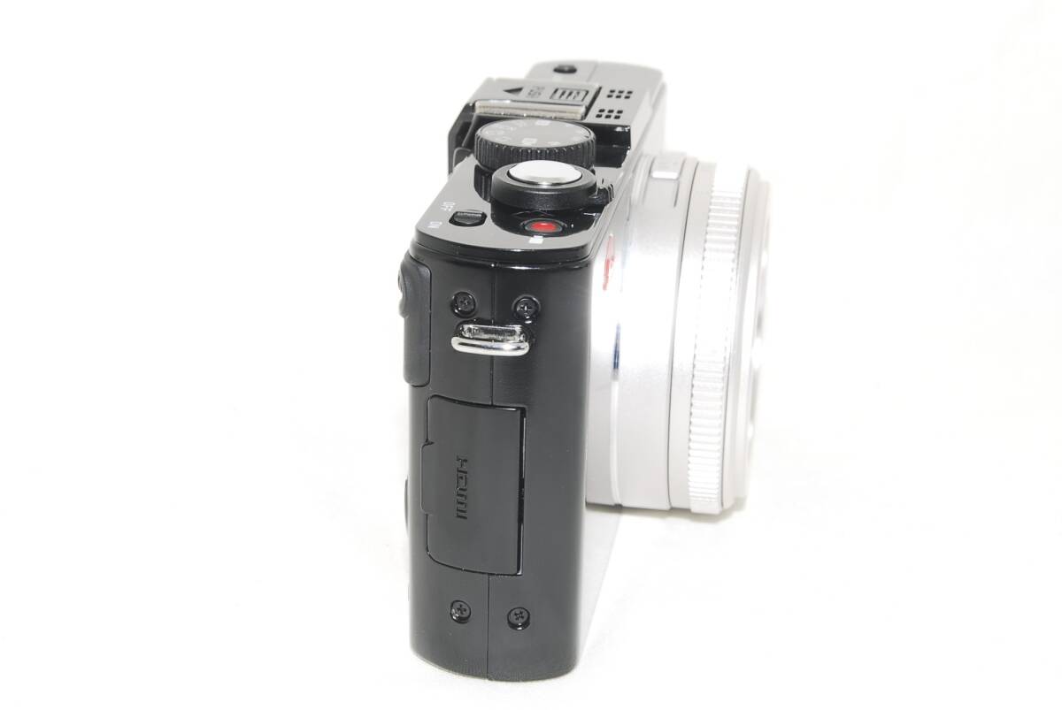 極美品 LEICA ライカ D-LUX6 グロッシーブラックシルバー 希少品 極美品 LEICA ライカ D-LUX6 グロッシーブラックシルバー 希少品