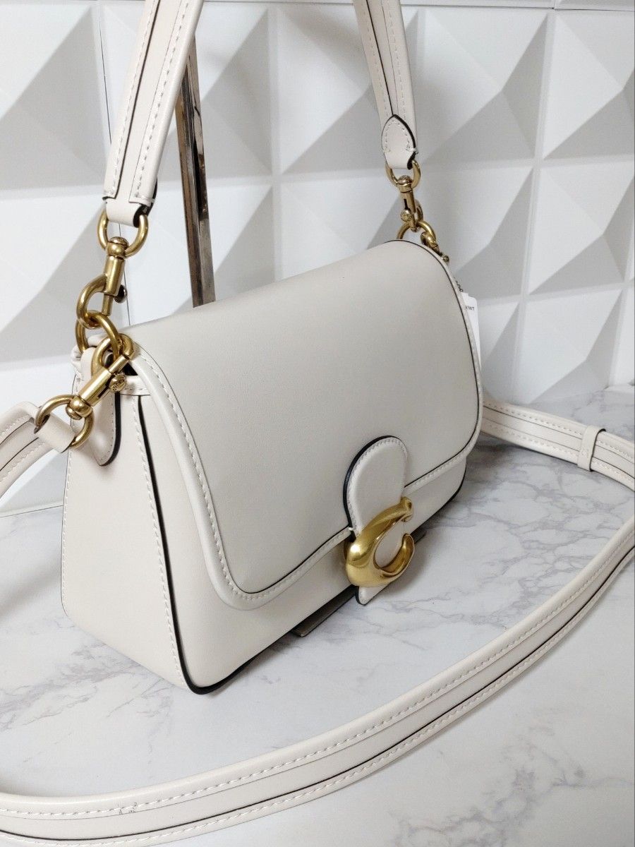 新品未使用 COACH ソフトタビー ショルダーバッグ ブラス 新品未使用 COACH ソフトタビー ショルダーバッグ ブラス