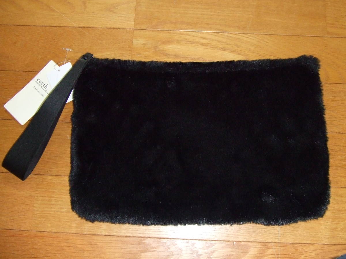 earth music&ecology Earth Music and ecology fur clutch black postage 215 jpy ~