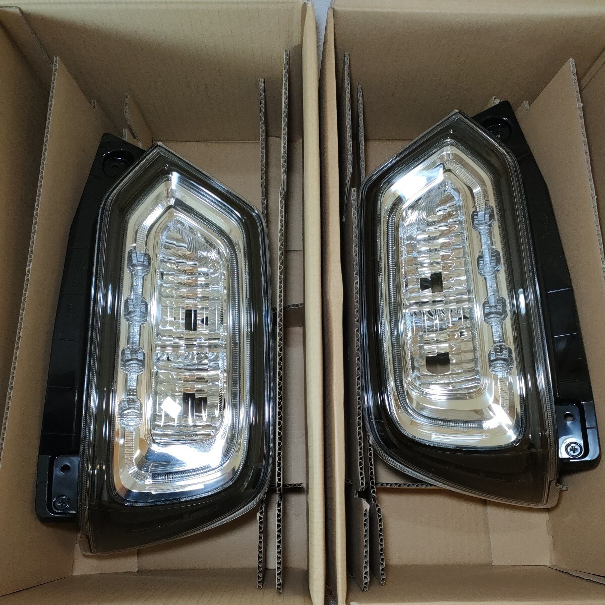 新品 未使用 スズキ 純正 ワゴンRスティングレー LED 新品 未使用 スズキ 純正 ワゴンRスティングレー LED
