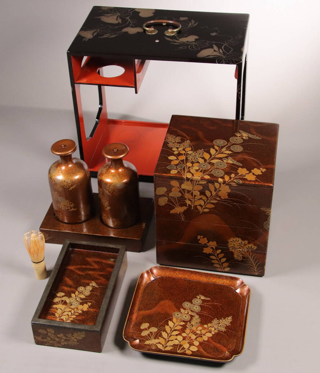 M966 時代物 総梨地草花金蒔絵 胡桃足 野弁当一式 堤重 木箱 黒 M966 時代物 総梨地草花金蒔絵 胡桃足 野弁当一式 堤重 木箱 黒