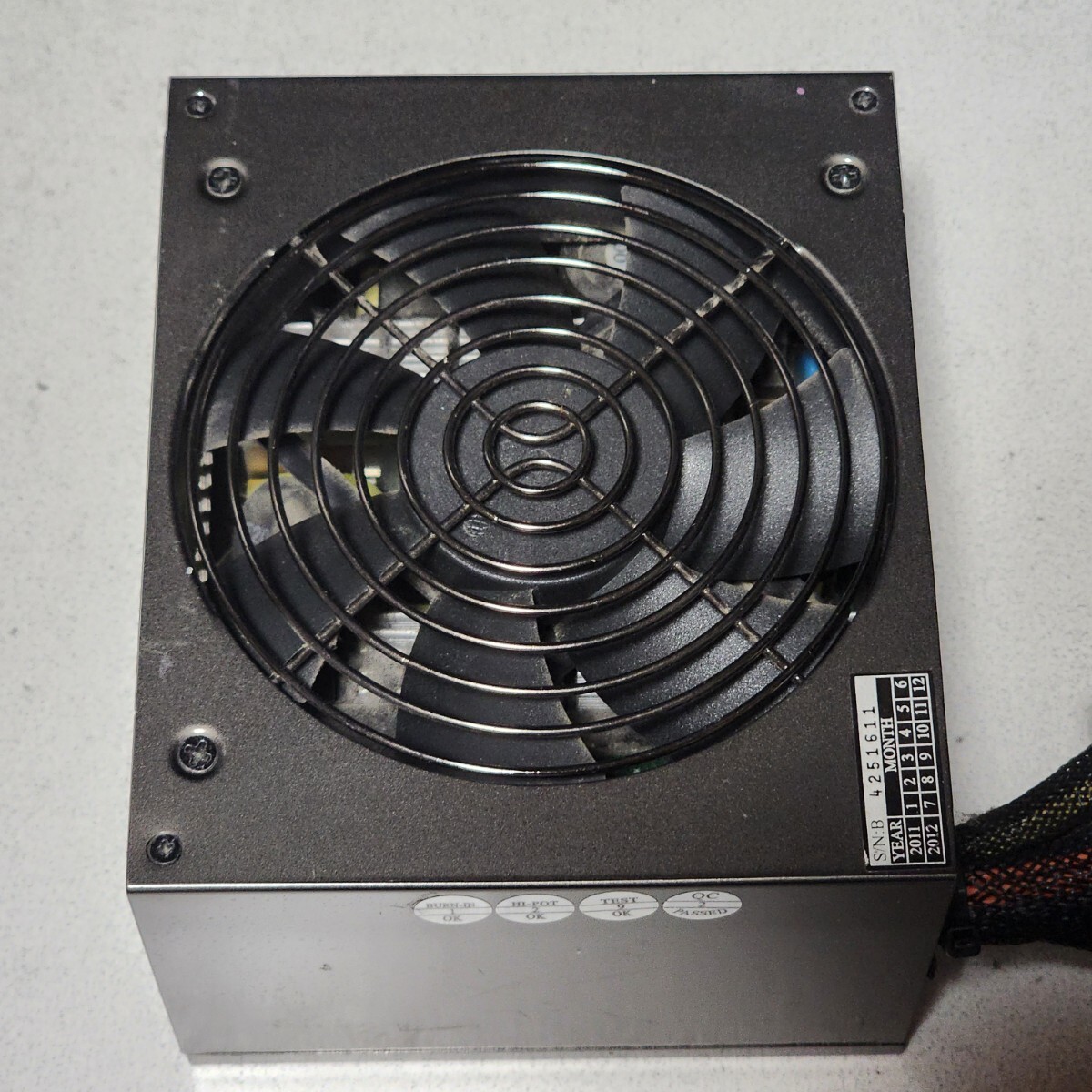 玄人志向 KRPW-G530W/90+ 530W 80PLUS GOLD認証 ATX電源ユニット 玄人志向 KRPW-G530W/90+ 530W 80PLUS GOLD認証 ATX電源ユニット