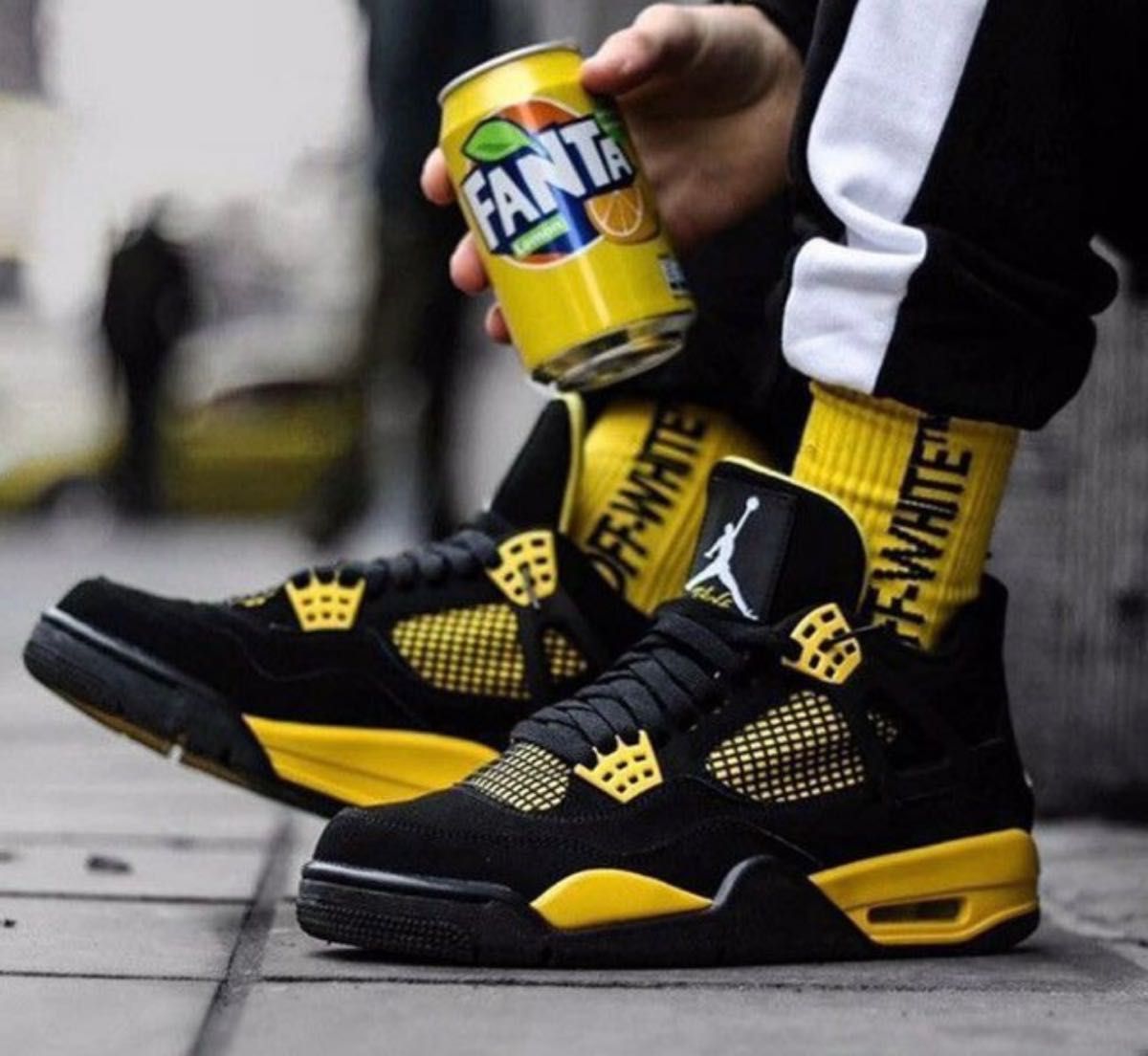 28 5 Nike Air Jordan 4 Retro Thunder (2023)ナイキ エア 28 5 Nike Air Jordan 4 Retro Thunder (2023)ナイキ エア