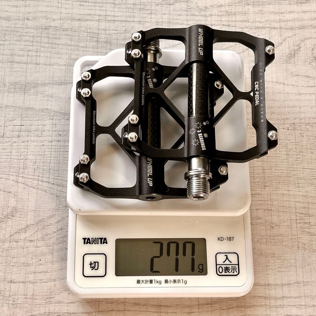 新品】WHeeL UPフラットペダル カーボンファイバー軸 自転車 新品】WHeeL UPフラットペダル カーボンファイバー軸 自転車