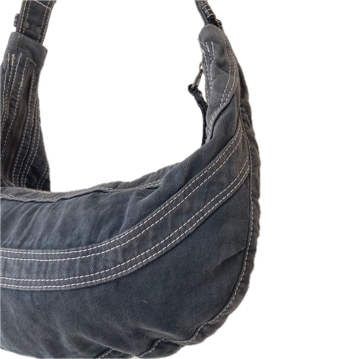 DIESEL ディーゼル デニム ヴィンテージ加工 ロゴ 三日月型 DIESEL ディーゼル デニム ヴィンテージ加工 ロゴ 三日月型