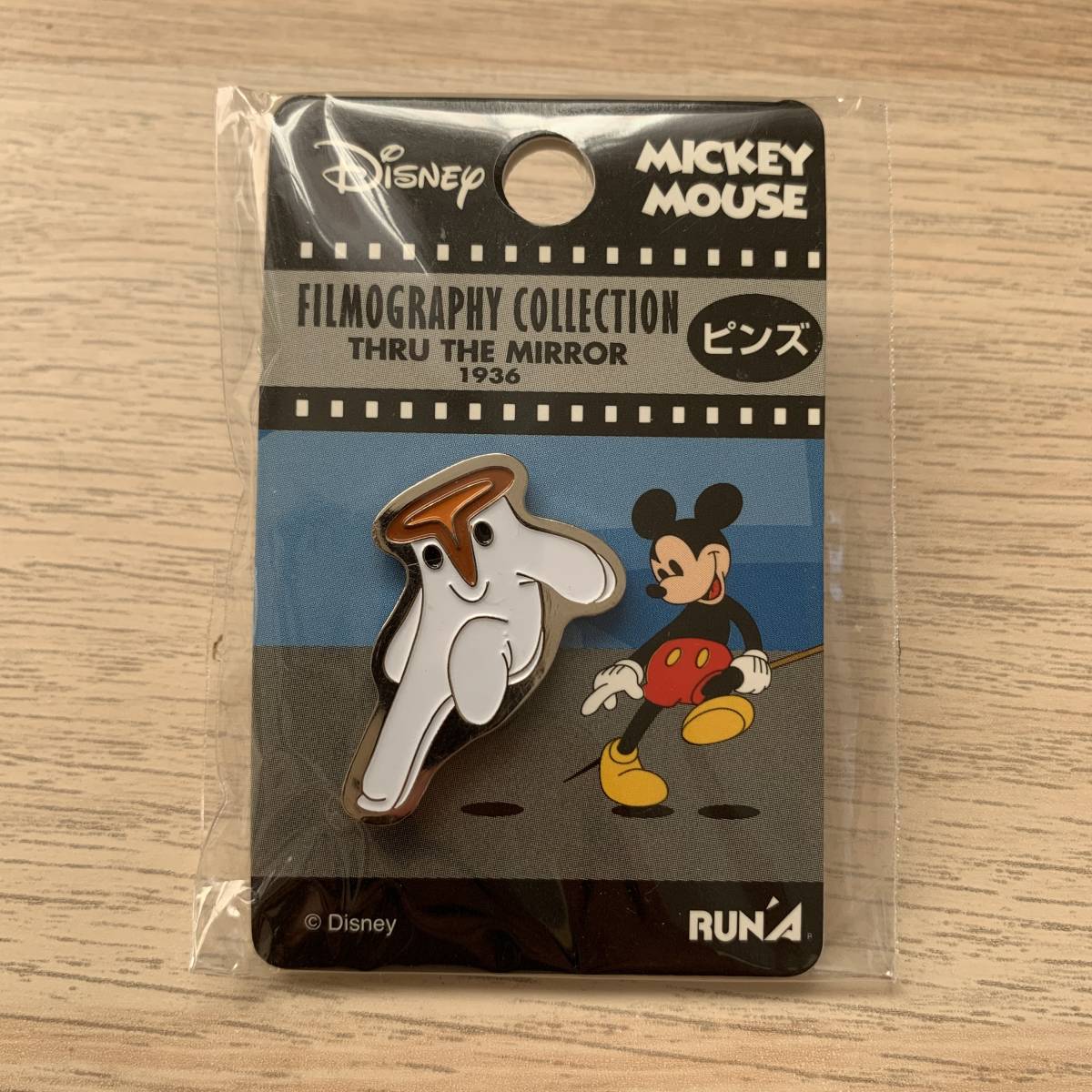 THRU THE MIRROR Mickey. dream monogatari gloves pin badge * new goods unopened 