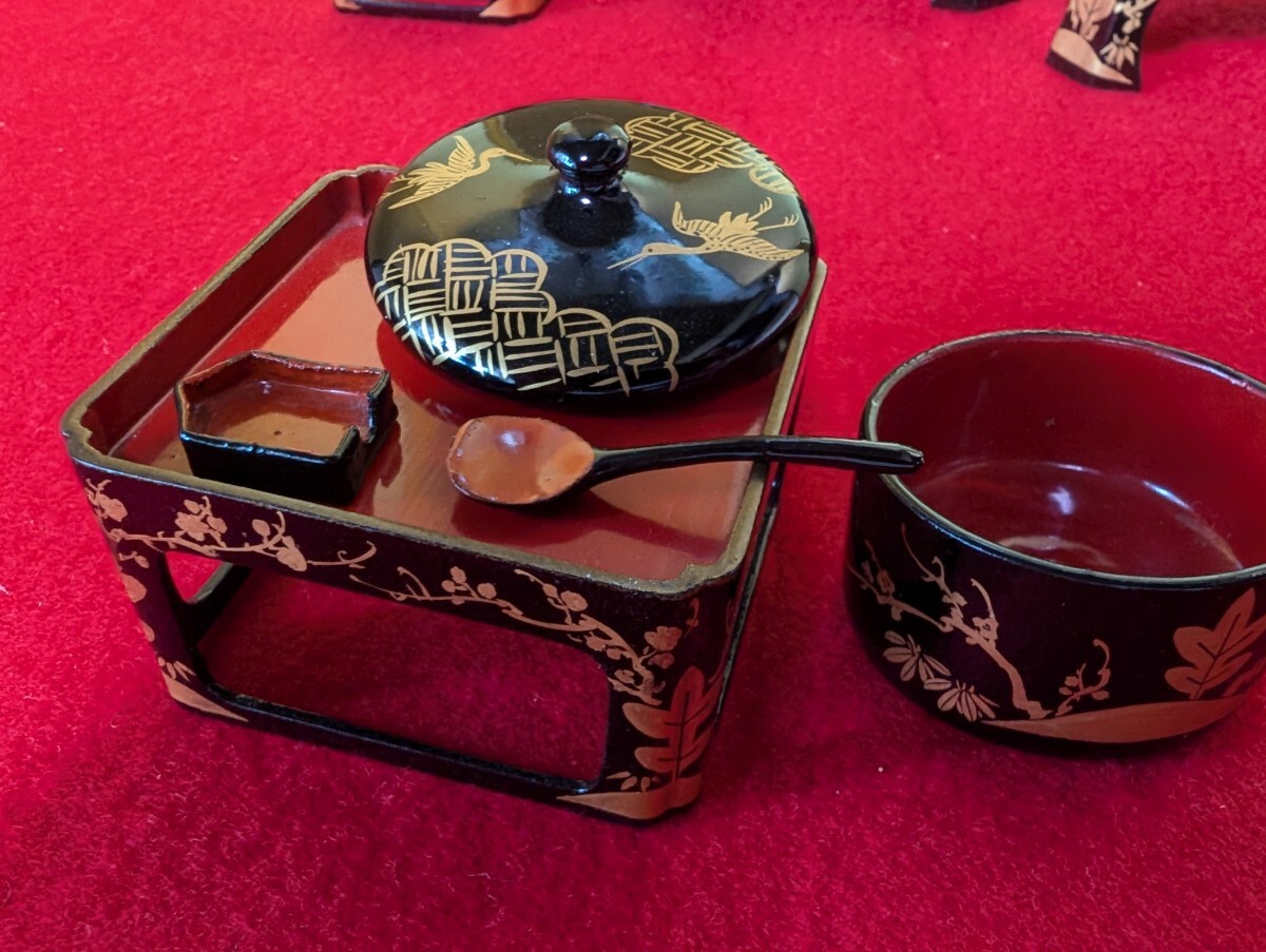 雛道具 蝶足膳 櫃 湯桶(雛人形 ミニチュア ドールハウス 七澤屋 雛道具 蝶足膳 櫃 湯桶(雛人形 ミニチュア ドールハウス 七澤屋