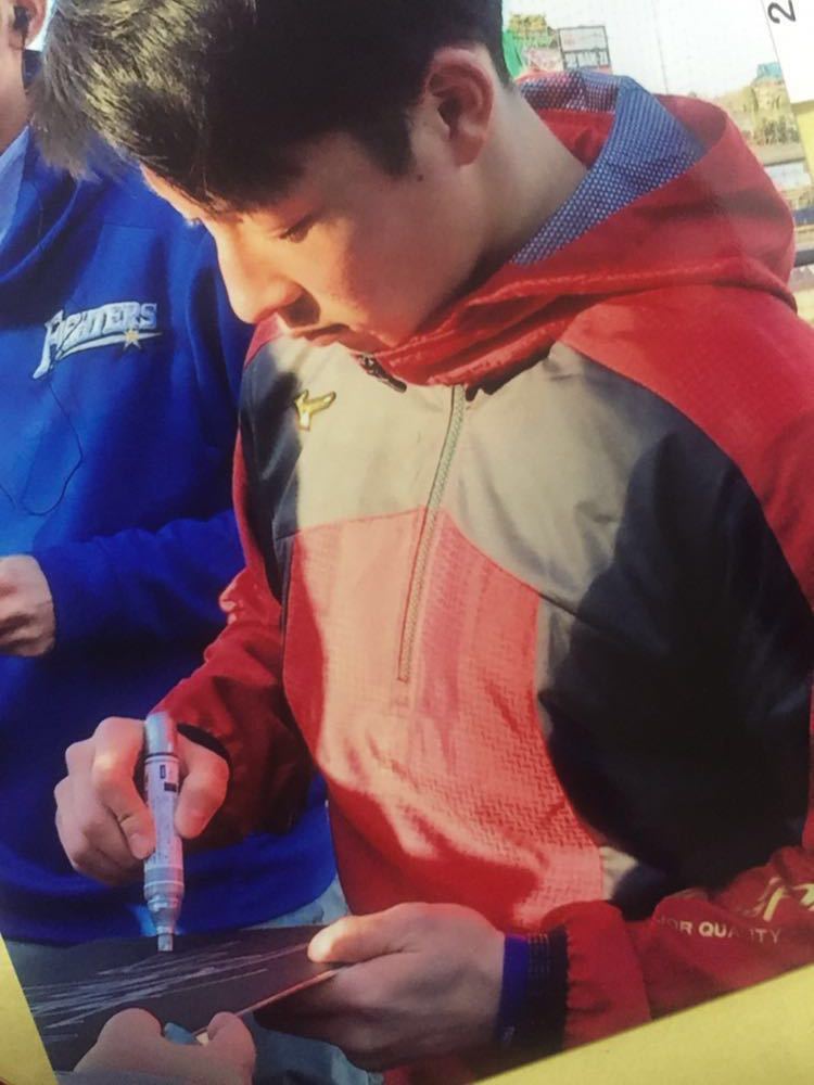 北海道日本ハムファイターズ 18 吉田輝星 直筆サイン 球団ロゴ 北海道日本ハムファイターズ 18 吉田輝星 直筆サイン 球団ロゴ