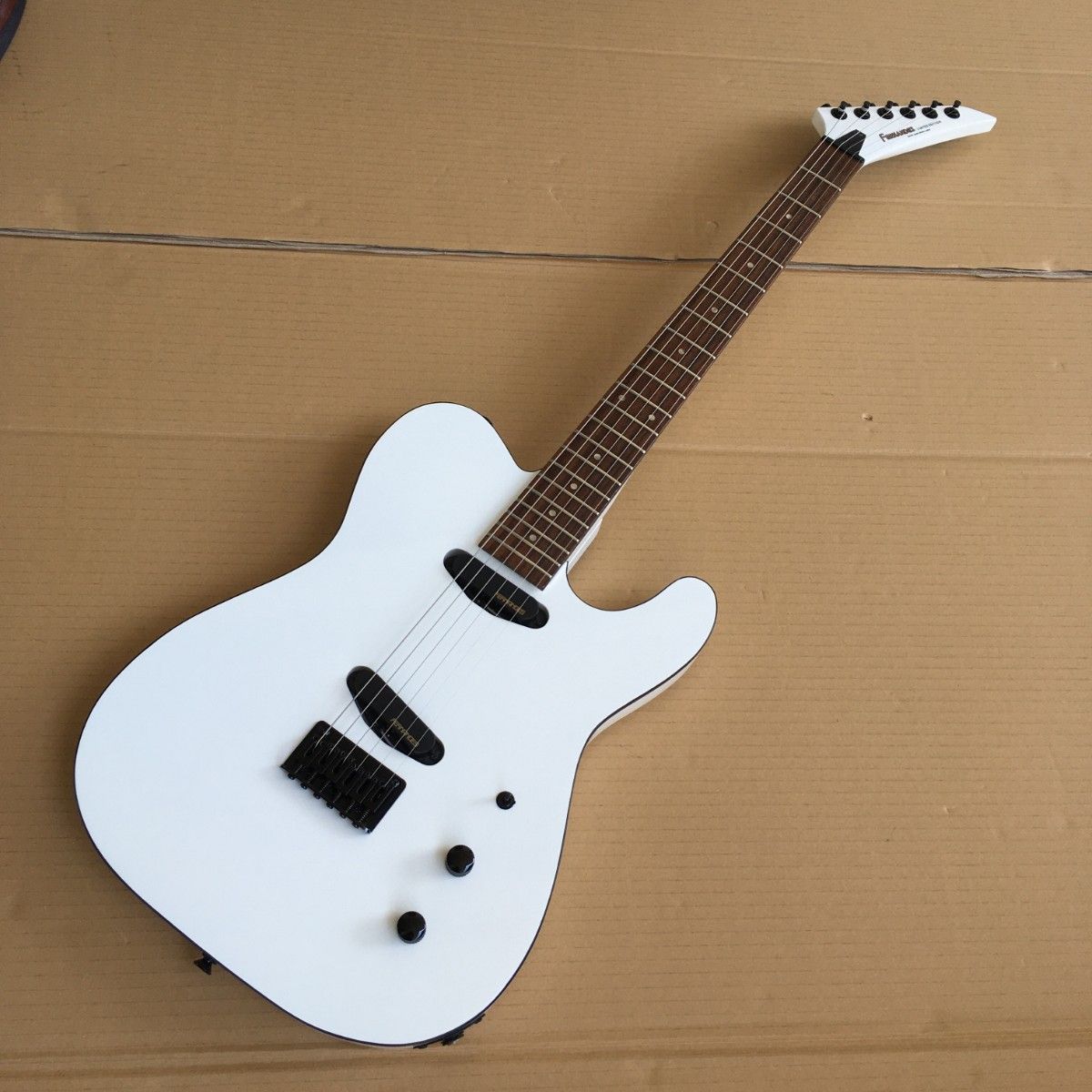 美品 送料無料 FERNANDES フェルナンデス TEJ スノーホワイト 美品 送料無料 FERNANDES フェルナンデス TEJ スノーホワイト