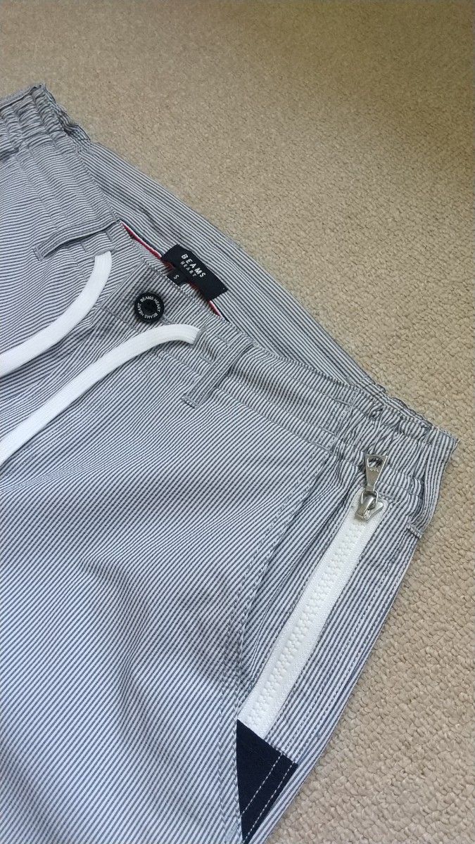 BEAMS ハーフパンツ クロップドパンツ 白青系の縦ストライプで BEAMS ハーフパンツ クロップドパンツ 白青系の縦ストライプで