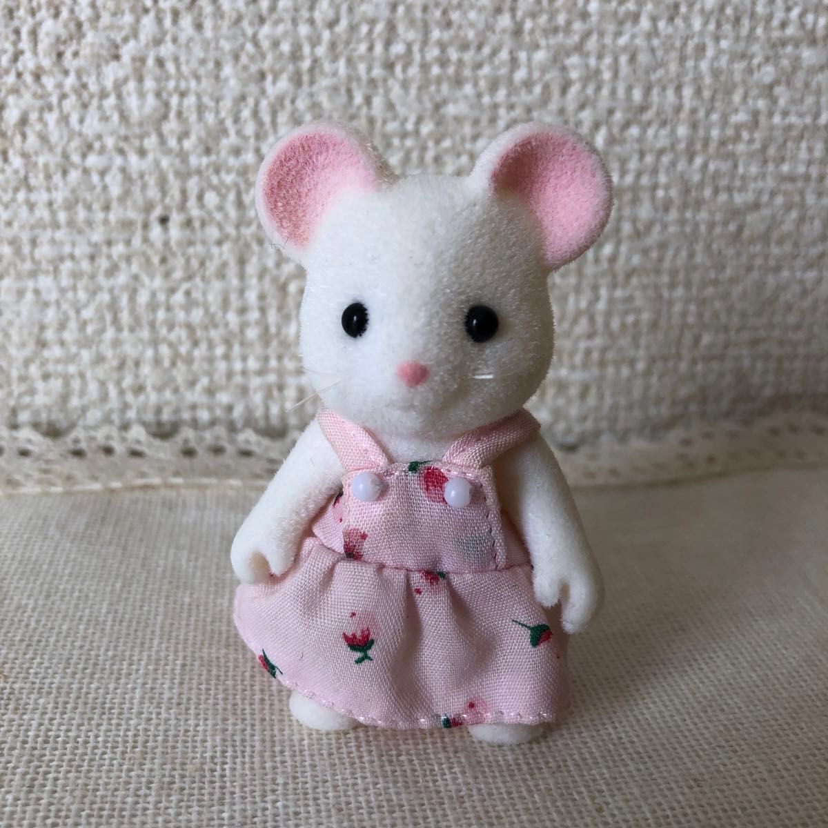 シルバニアファミリー 白ネズミ 女の子 赤ちゃん 白ねずみ シルバニアファミリー 白ネズミ 女の子 赤ちゃん 白ねずみ