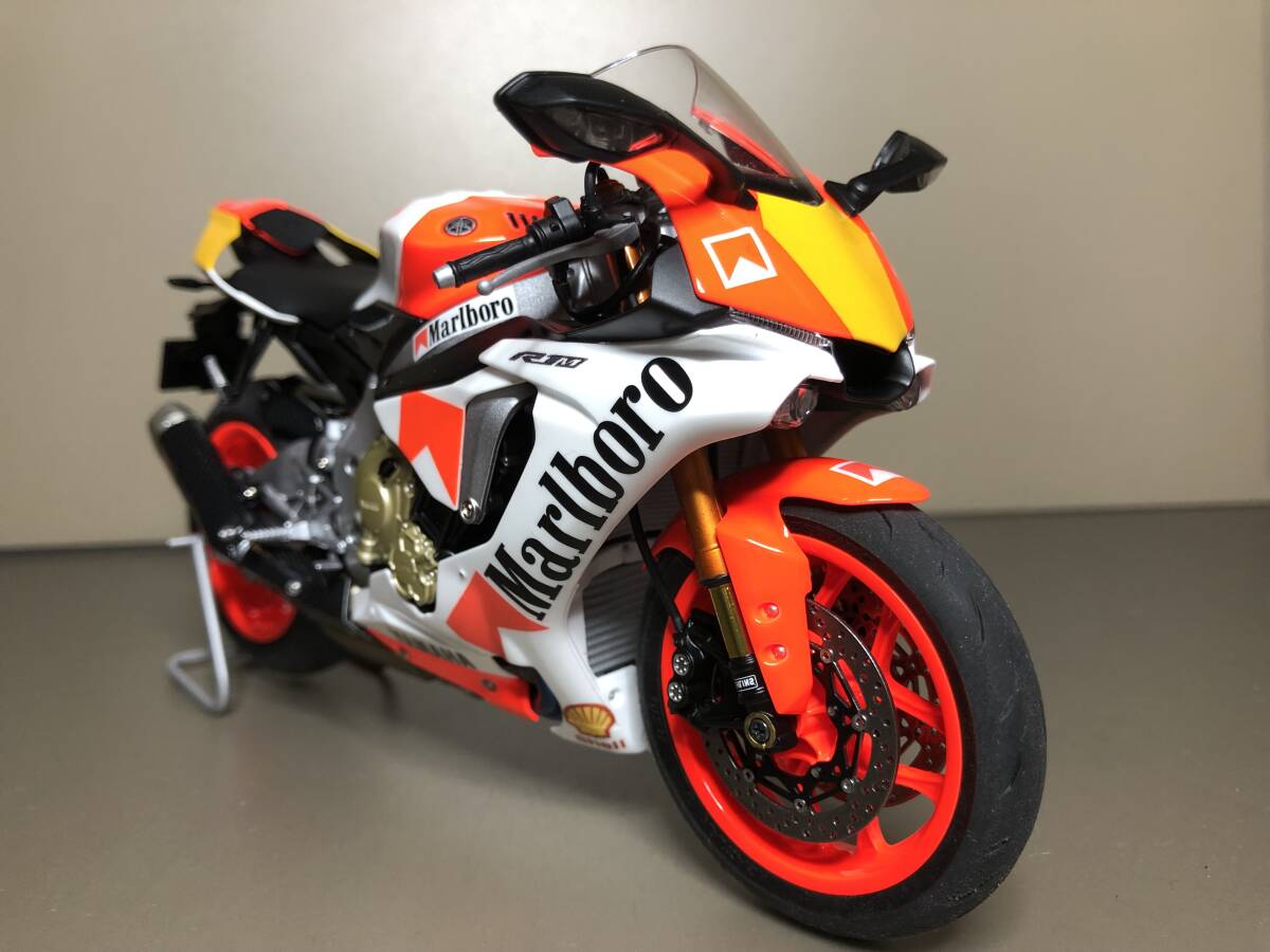 完成品!!タミヤ YZF-R1M(1/12) 元祖蛍光レッドマルボロカラー 完成品!!タミヤ YZF-R1M(1/12) 元祖蛍光レッドマルボロカラー