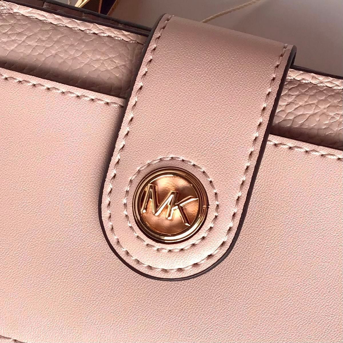 新品】マイケルコース 折り財布 MK CHARM タブ コンパクト 新品】マイケルコース 折り財布 MK CHARM タブ コンパクト