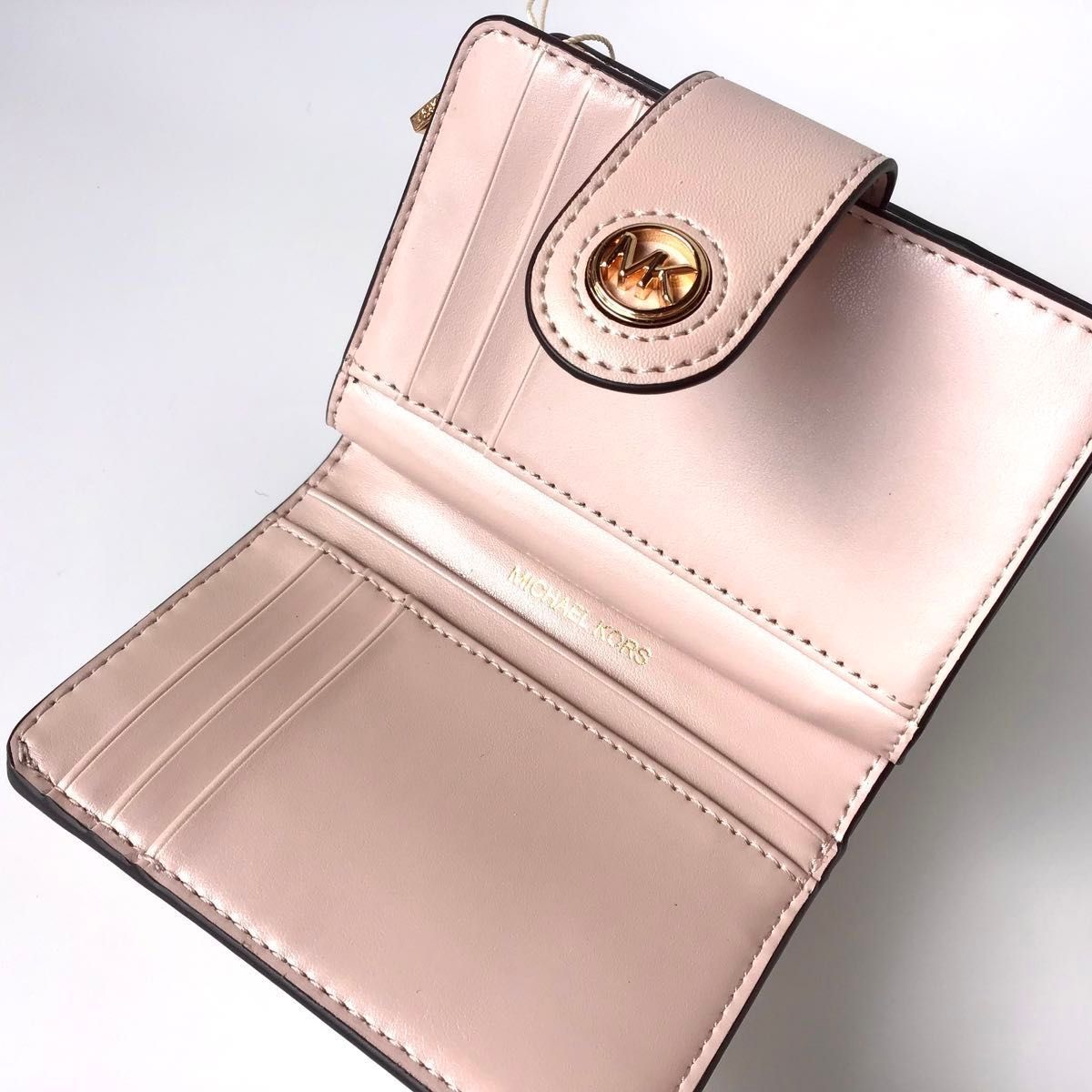 新品】マイケルコース 折り財布 MK CHARM タブ コンパクト 新品】マイケルコース 折り財布 MK CHARM タブ コンパクト