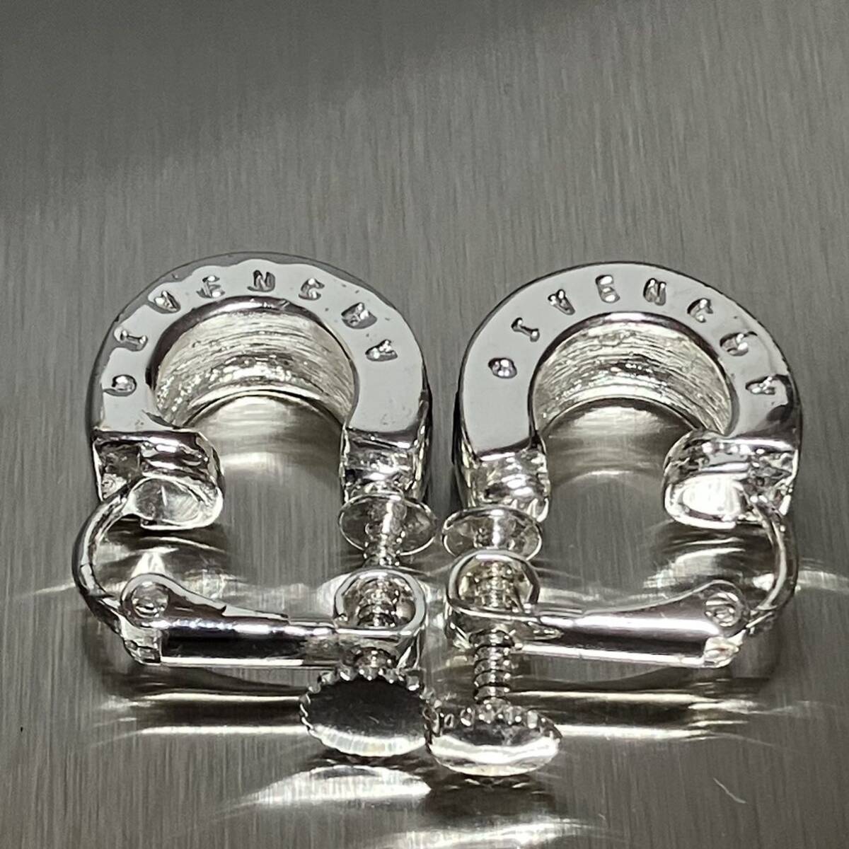 m】美品 GIVENCHY ジバンシー イヤリング 黒 ストーン m】美品 GIVENCHY ジバンシー イヤリング 黒 ストーン