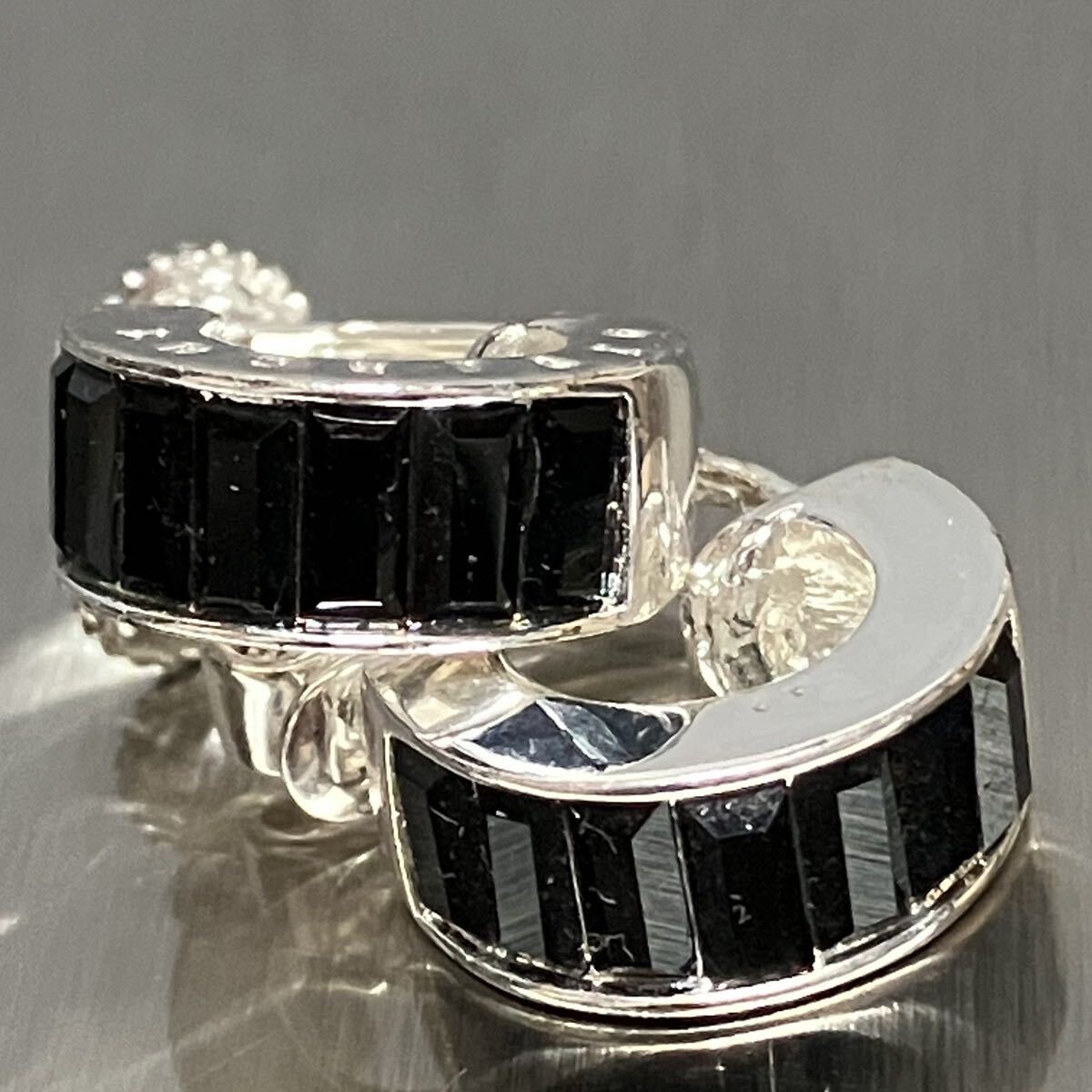 m】美品 GIVENCHY ジバンシー イヤリング 黒 ストーン m】美品 GIVENCHY ジバンシー イヤリング 黒 ストーン