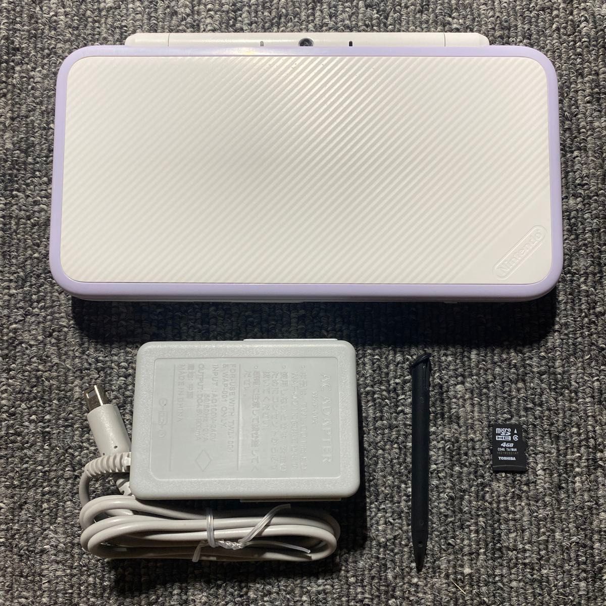 3DS New ニンテンドー2DS LL ホワイト×ラベンダー 充電器付き 3DS New ニンテンドー2DS LL ホワイト×ラベンダー 充電器付き