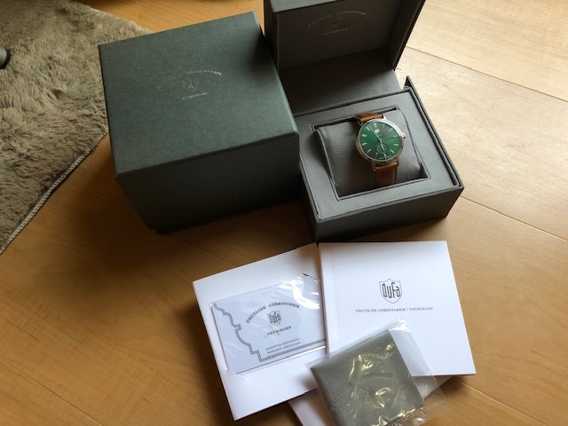 美品 良デザイン 付属品付 DUFA ドゥッファ ドイツ製 グロピウス スモセコ グリーン 純正ベルト DF-9001 クオーツ メンズ 腕時計