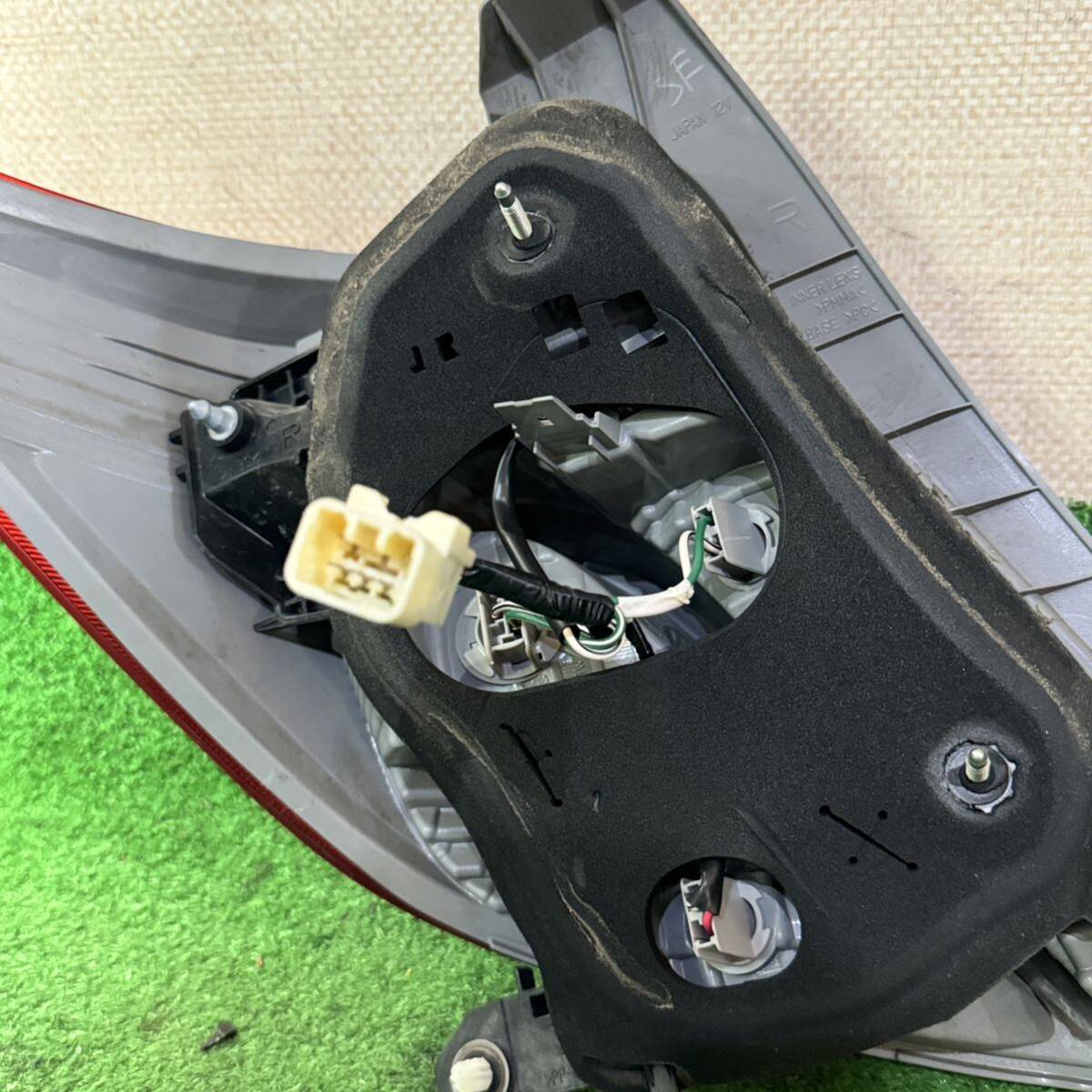 9040 トヨタ ヴィッツ DBA-NSP130 純正 右 テールランプ テール 9040 トヨタ ヴィッツ DBA-NSP130 純正 右 テールランプ テール
