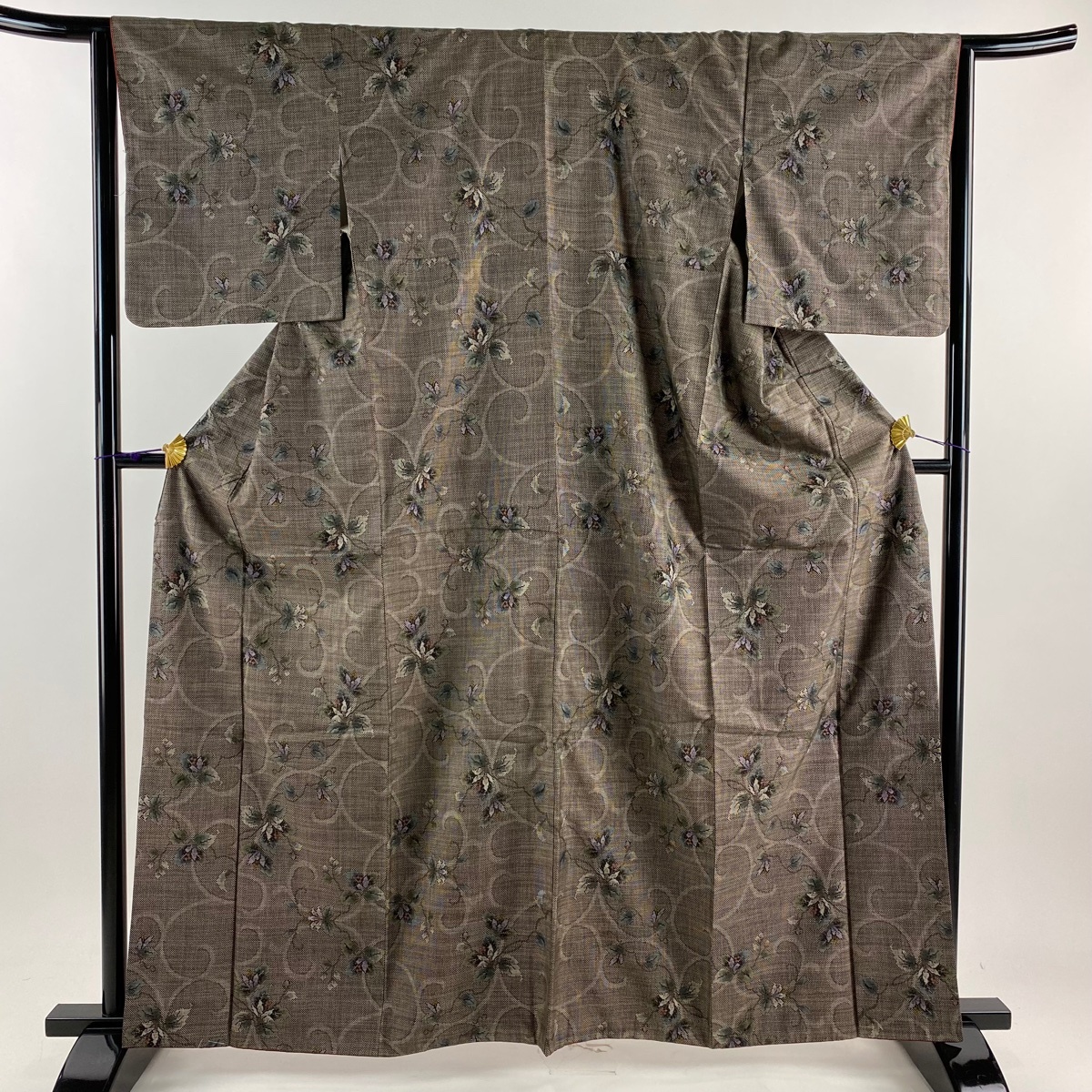 大島紬 身丈162cm 裄丈64cm M 袷 純泥染 証紙 草花 唐草 焦茶色 正絹 秀品 【中古】