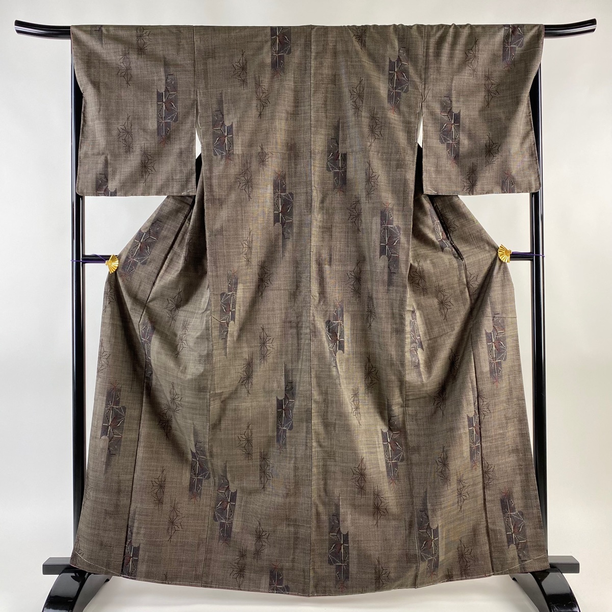 大島紬 身丈165cm 裄丈67cm M 袷 純泥染 証紙 麻の葉 焦茶色 正絹 美品 秀品 【中古】