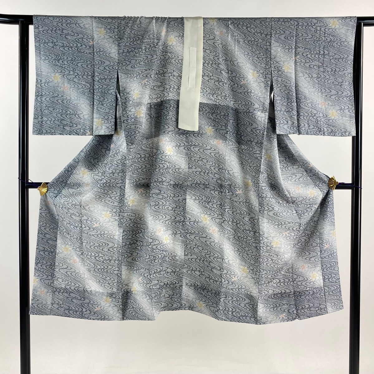 長襦袢 身丈120.5cm 裄丈63cm S 楓 流水 ぼかし 灰色 正絹 美品 秀品 【中古】