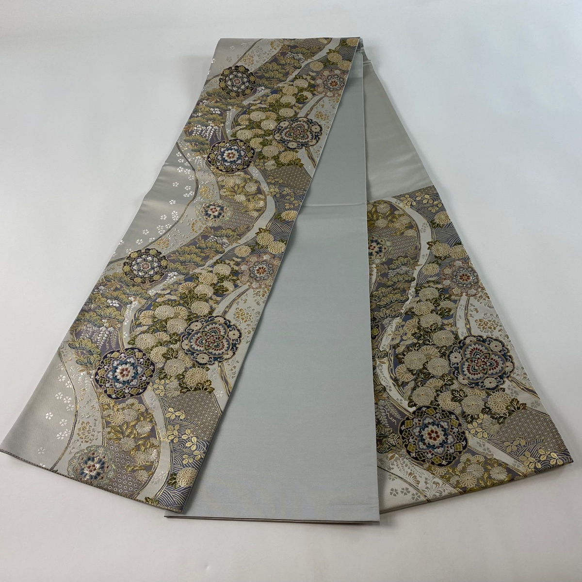 袋帯 美品 秀品 華文 菊 金銀糸 箔 灰色 六通 正絹 【中古 袋帯 美品 秀品 華文 菊 金銀糸 箔 灰色 六通 正絹 【中古