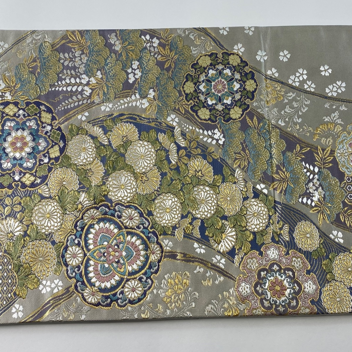 袋帯 美品 秀品 華文 菊 金銀糸 箔 灰色 六通 正絹 【中古 袋帯 美品 秀品 華文 菊 金銀糸 箔 灰色 六通 正絹 【中古