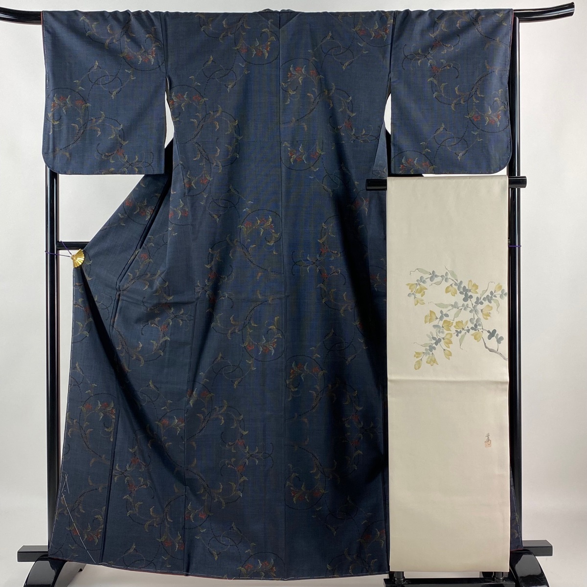 大島紬 身丈164cm 裄丈67.5cm L 袷 開き名古屋帯セット 証紙 花唐草 純泥染 紺色 正絹 美品 秀品 【中古】
