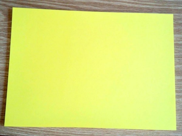 【最終値下げ】Ａ４　色上質紙　厚口　50枚　明るい黄色　カナリア　カラーペーパー　（管理番号004）_画像1