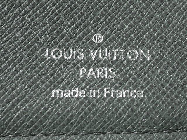  Fuji shop * Louis Vuitton LOUIS VUITTONporutofoiyubla The M32653 Taiga glasie long wallet 