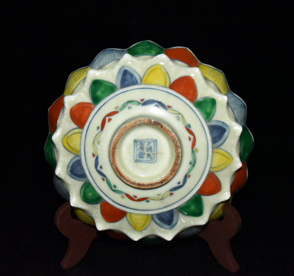 蔵友館蔵品・明・成化年製款・古陶瓷品・斗彩・開片・魚草紋 蔵友館蔵品・明・成化年製款・古陶瓷品・斗彩・開片・魚草紋