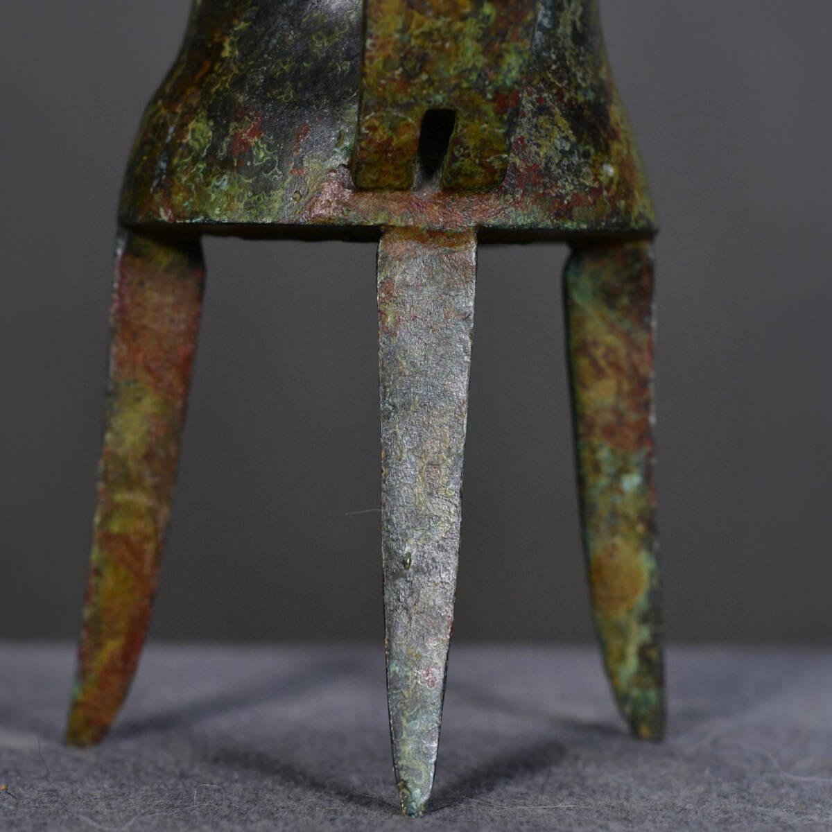 蔵友館蔵品・漢・青銅製・三足角杯】・希少珍品・置物・賞物 蔵友館蔵品・漢・青銅製・三足角杯】・希少珍品・置物・賞物