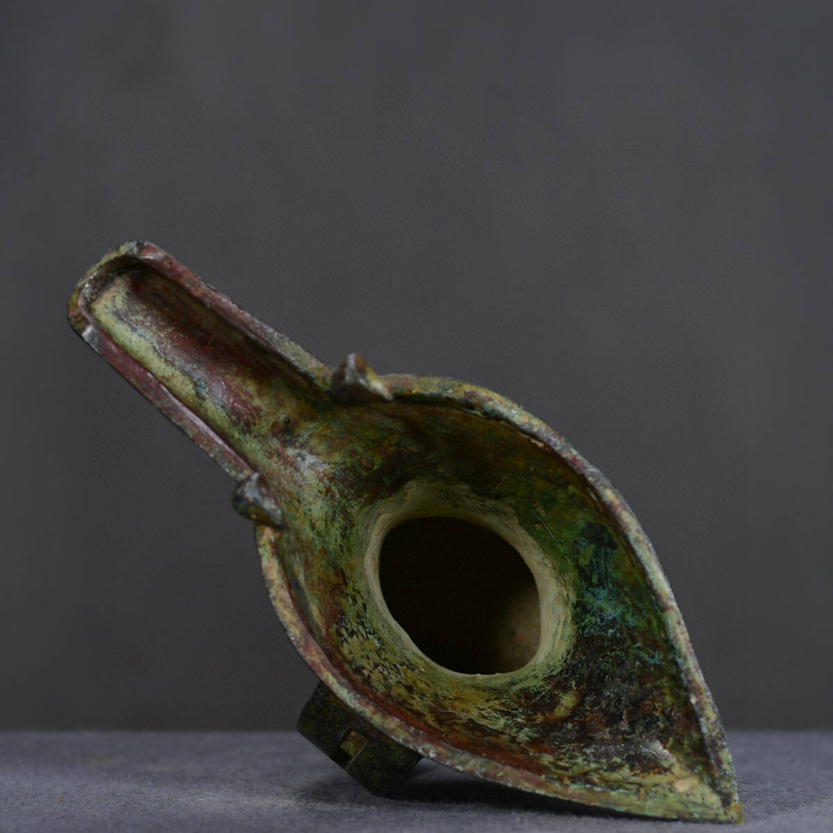 蔵友館蔵品・漢・青銅製・三足角杯】・希少珍品・置物・賞物 蔵友館蔵品・漢・青銅製・三足角杯】・希少珍品・置物・賞物