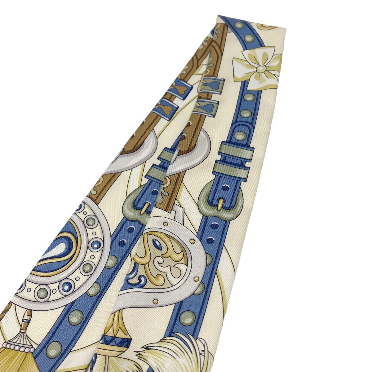 美品】エルメス HERMES ツイリー Harnais De Coeur アルネ・ドゥ 美品】エルメス HERMES ツイリー Harnais De Coeur アルネ・ドゥ