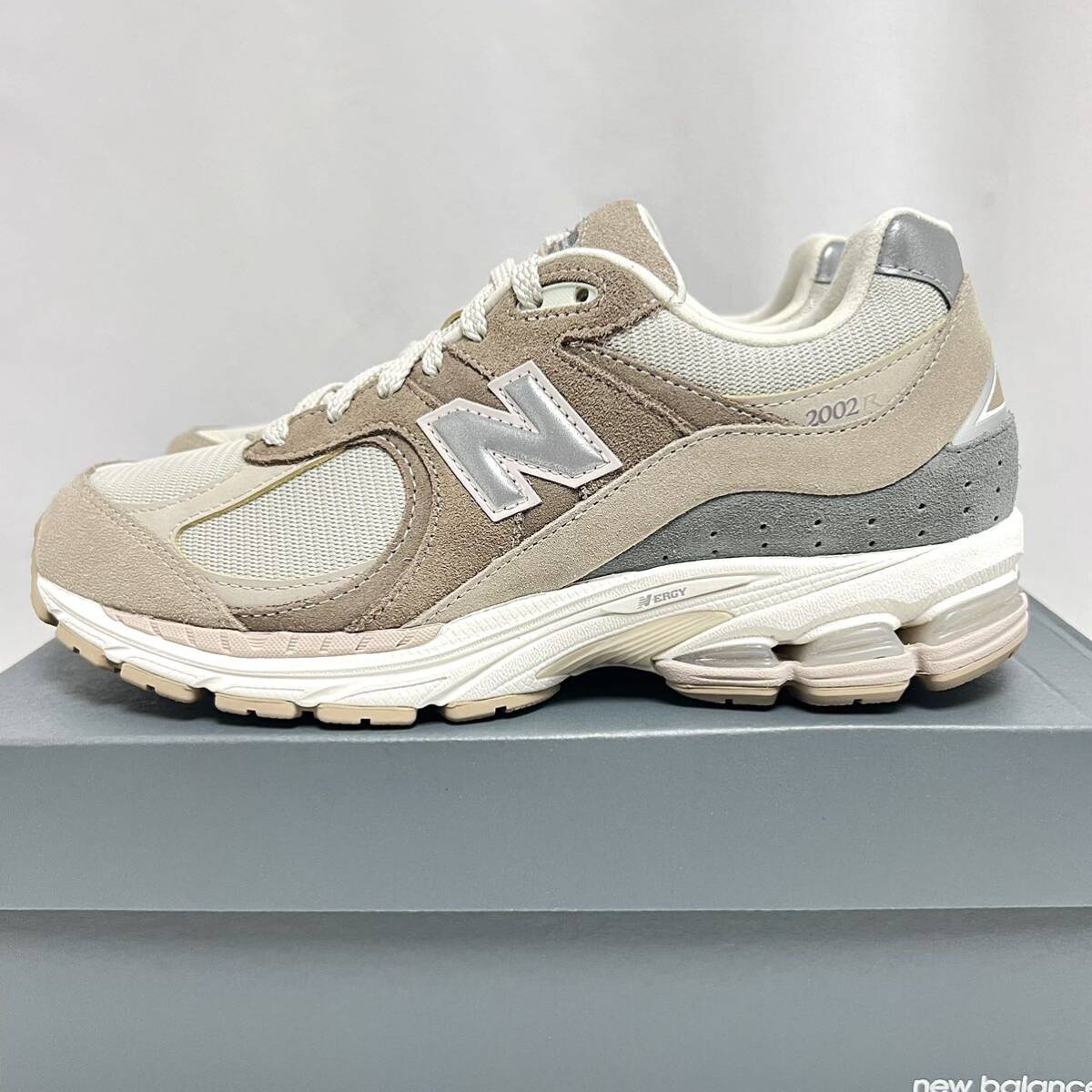 New Balance M2002RSI BEIGE（ニューバランス M2002RSI-ベージュ