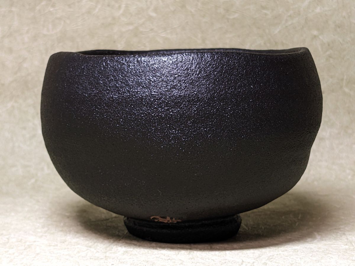 T061 葵窯 紀州焼 寒川栖豊 那智黒茶碗/80 T061 葵窯 紀州焼 寒川栖豊 那智黒茶碗/80