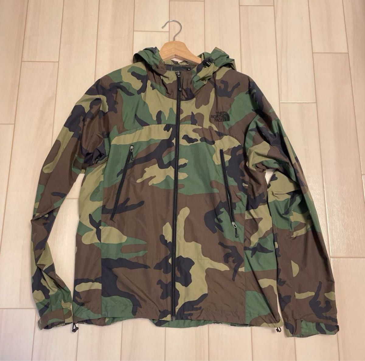THE NORTH FACE ノースフェイス ナイロンジャケット 迷彩カモ THE NORTH FACE ノースフェイス ナイロンジャケット 迷彩カモ