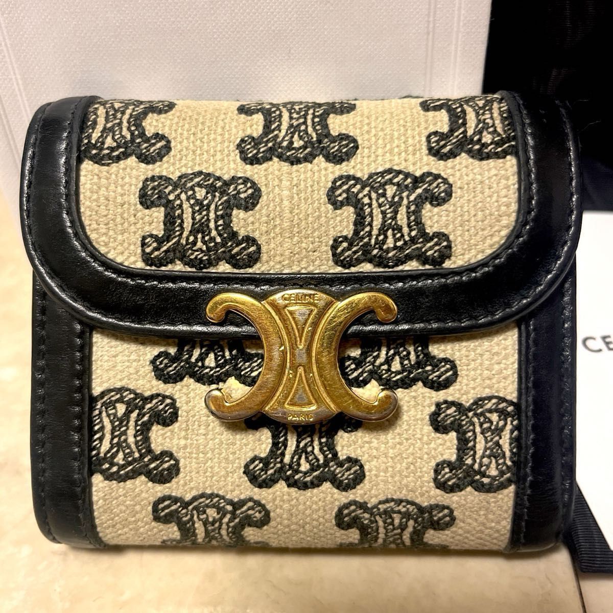 正規品】セリーヌ CELINE トリオンフ 三つ折り財布 エンブロイ 正規品】セリーヌ CELINE トリオンフ 三つ折り財布 エンブロイ