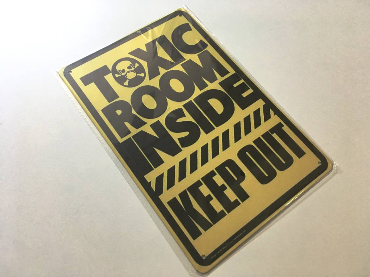 ブリキ看板 20×30cm Toxic Room Inside Keep OUT警告 毒ガス部屋 立入禁止 アメリカンガレージ アンティーク 雑貨 ★TINサイン★_画像2