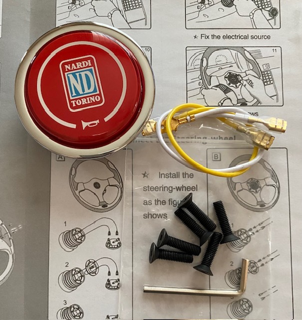 新品 社外 ナルディ NARDIステアリング 白ハンドル 赤ホーン 新品 社外 ナルディ NARDIステアリング 白ハンドル 赤ホーン