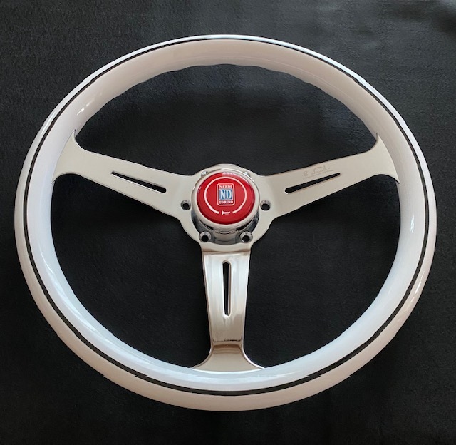 新品 社外 ナルディ NARDIステアリング 白ハンドル 赤ホーン 新品 社外 ナルディ NARDIステアリング 白ハンドル 赤ホーン