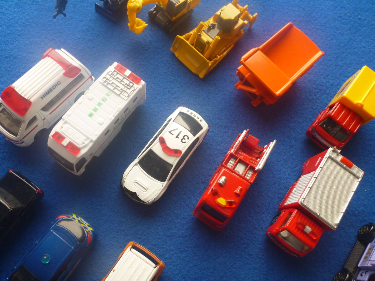  minicar Tomica contains construction machine, fire-engine, automobile etc. 13 pcs other extra set sale used 