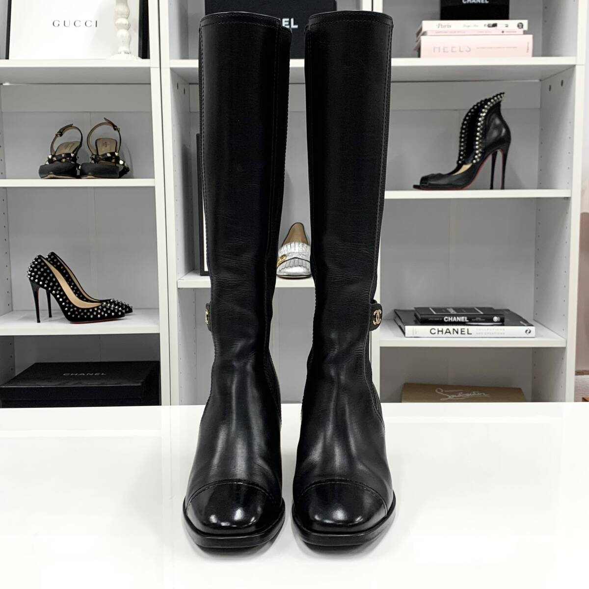 CHANEL黒 レザー ロングブーツ 金ボタンsize38Sお仕立て上がり CHANEL黒 レザー ロングブーツ 金ボタンsize38Sお仕立て上がり