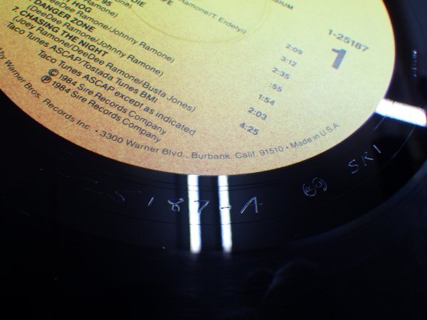 kt01｜無傷【LP / 1984 Sire US MAT: SR1/SR3 / 両面sterling / cut】Ramones - Too Tough To Die｜ラモーンズ