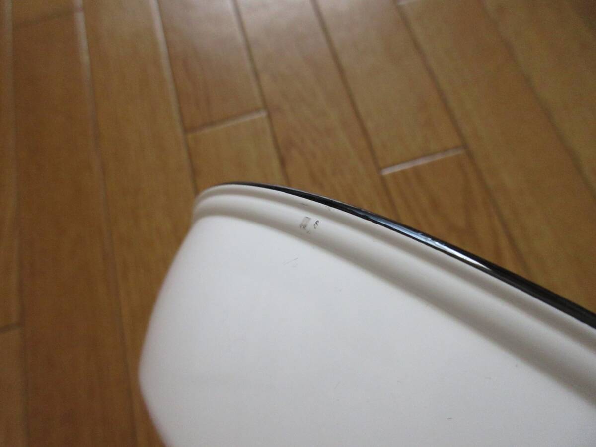新一柄の側(cè)面に汚れのある個(gè)所があります。