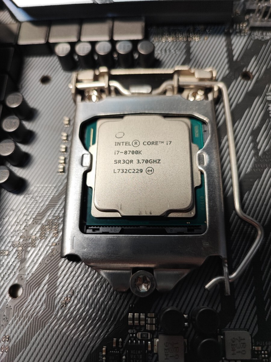 ASUS ROG STRIX Z370-F GAMING マザーボード Intel Core i7 ASUS ROG STRIX Z370-F GAMING マザーボード Intel Core i7