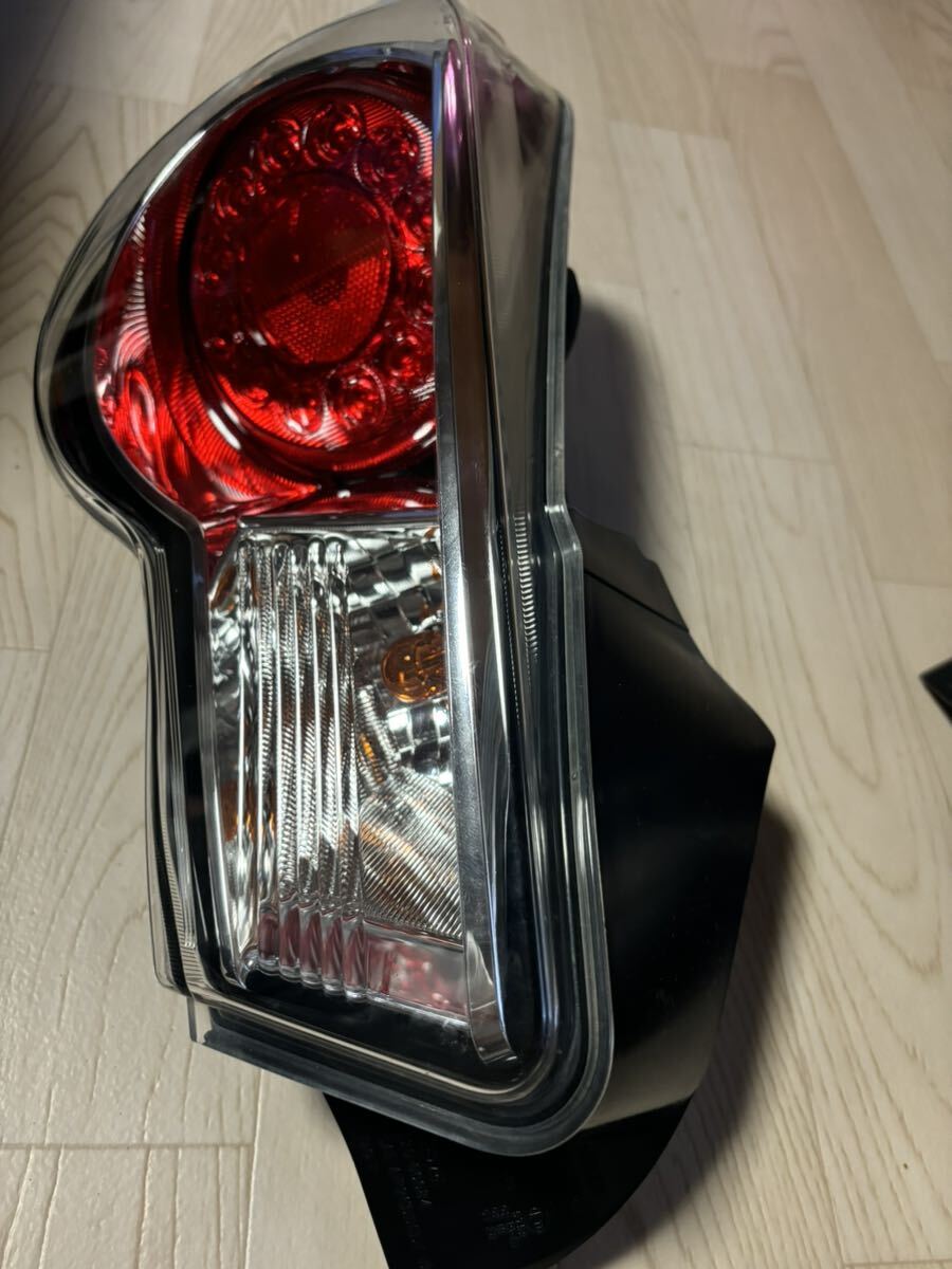トヨタ 86 ZN6 BRZ ZC6 前期 純正 テールライト KOITO 左右 トヨタ 86 ZN6 BRZ ZC6 前期 純正 テールライト KOITO 左右
