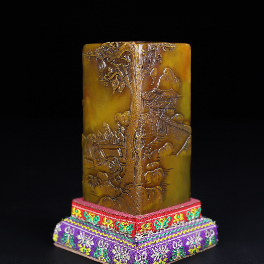 館蔵珍品 寿山石 田黄石 細密彫 松下聚賢紋印章 箱付』置物 賞物 館蔵珍品 寿山石 田黄石 細密彫 松下聚賢紋印章 箱付』置物 賞物